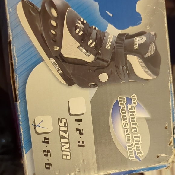 Black Ice Skates for Youth - Picture 3 of 5